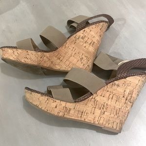 Chinese Laundry 5” wedges. Size 8.5